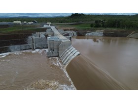 Rookwood Weir (Managibei Gamu) spills water for the first time