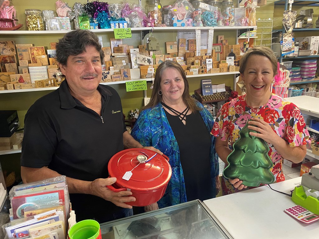 Small Business Minister Di Farmer with Bruno and Sharon De Valter, who will launch their first website in the new year thanks to a Business Basics grant.