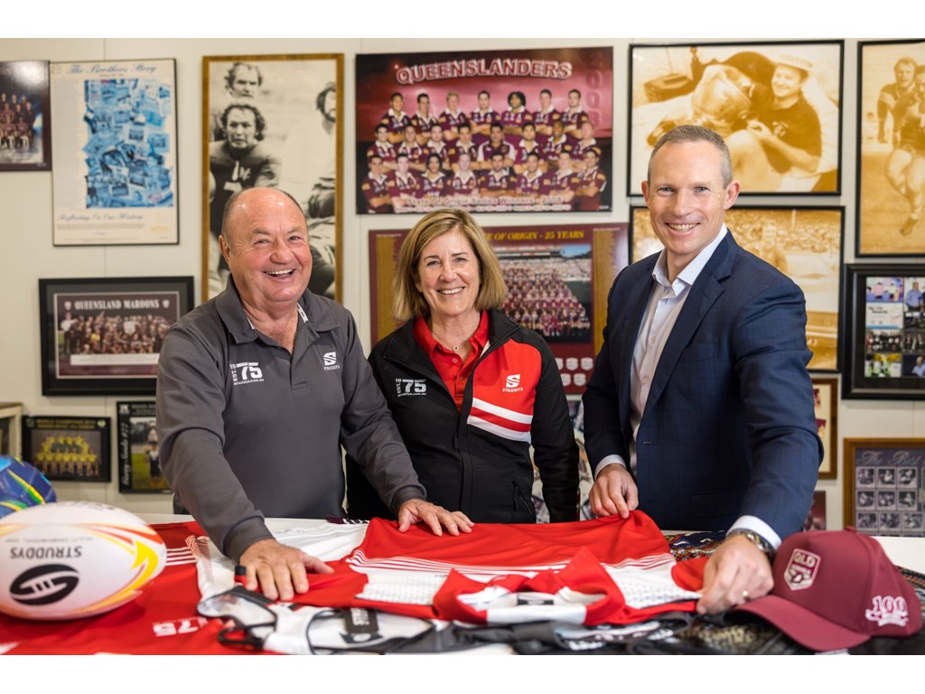 Minister for Procurement Mick de Brenni with local legends Ross and Lisa Strudwick