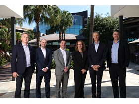 Left to right: Greig Partridge, CleanCo Business Origination and Product Manager, Michael Larner – CleanCo C&I Customer Manager, Elliott Rusanow – Scentre Group CEO-Elect, Jacqui Walters – CleanCo Board Chair, Tom Metcalfe – CleanCo CEO, Craig Parr – Scentre Group Head of Energy and Renewables